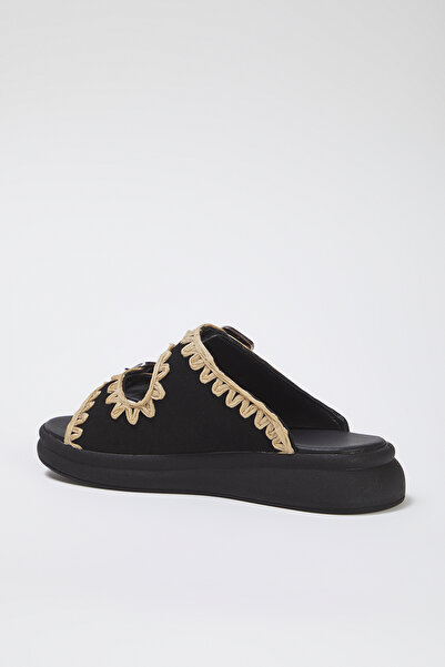 TRENDYOL SHOES Černé vyšívané starožitné přezky ploché dámské pantofle Takss25Te00005