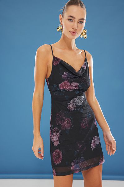 Trendyol Collection Μαύρο φόρεμα Mini Skater με στάμπα λουλουδιών - TWOSS25EL00380