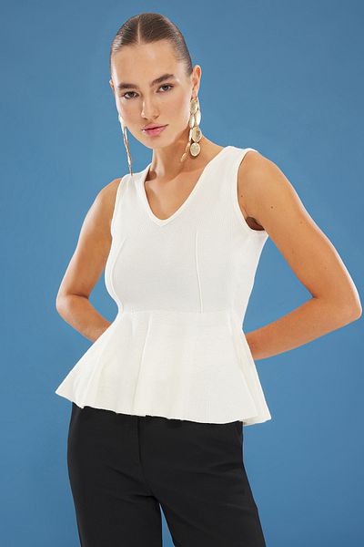 Trendyol Collection Ecru V-Neck Peplum Premium Yarn / Special Yarn Knitwear Blouse Twoss25Bz00190
