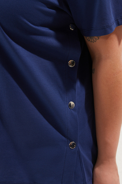 Trendyol Curve Boyfriend Fit sötétkék póló - oldalsó pattintható, 100% pamut, nagy méretű TBBSS24BF00000