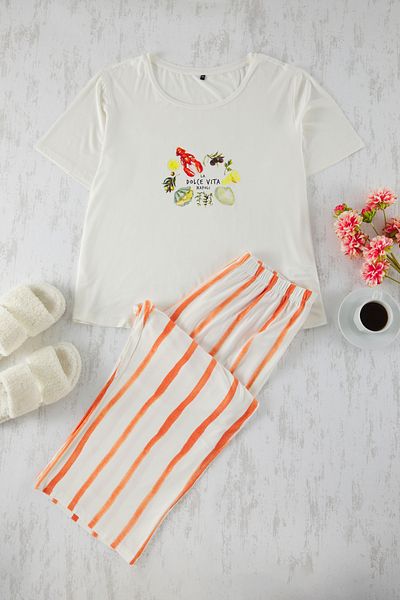 Trendyol Curve Beige gestreiftes Capri-Strick-Pyjama-Set TBBSS23AI00009