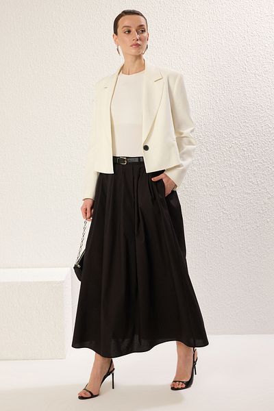 Trendyol Modest Schwarzer, plissierter Webrock mit Gürtel TCTSS25EE00005