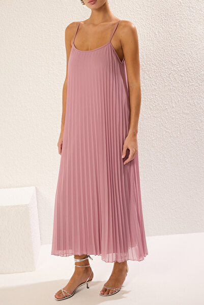 Trendyol Collection Rugalmas Maxi redőzött A-vonalú ruha - púder, tömör hasíték TWOSS25EL00170