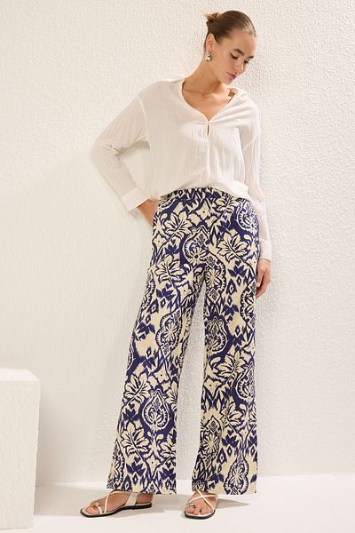 Trendyol Collection Mehrfarbige, breite, gewebte Hose mit weitem Bein und ethnischem Muster TWOSS25PL00030