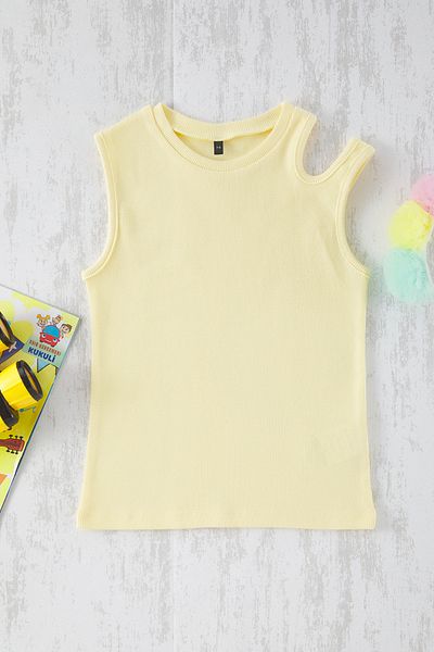 TRENDYOLKIDS قميص داخلي محبوك بتفاصيل نافذة/قطع للفتيات باللون الأصفر TKDSS25AL00000