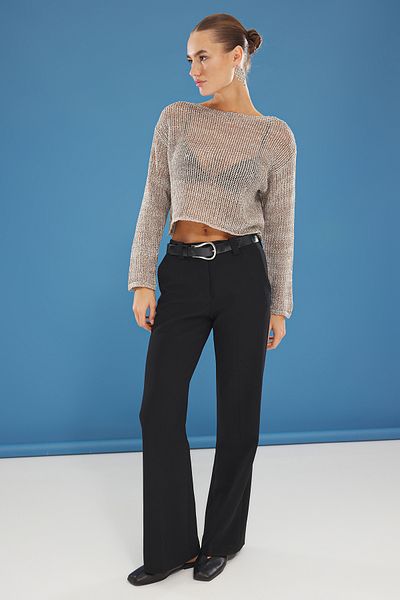 Trendyol Collection Nerzfarbener, paillettenbesetzter, dünner Strickpullover mit U-Boot-Ausschnitt TWOSS25KZ00003