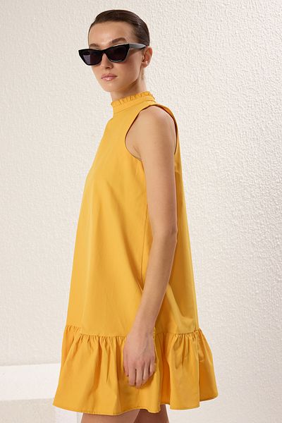 Trendyol Collection Hellorangefarbenes, entspanntes, ärmelloses Mini-Webkleid TWOSS22EL00139