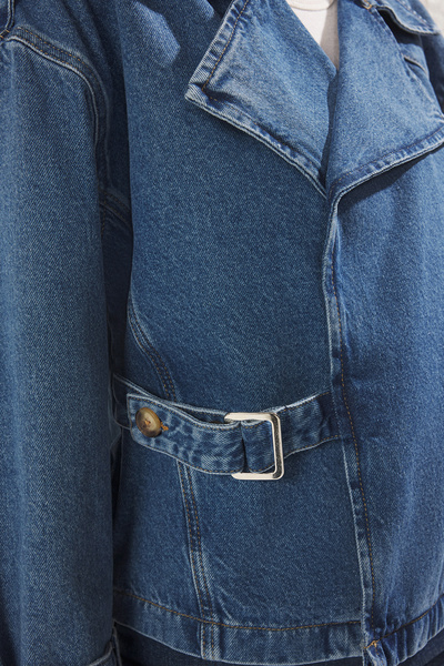 Trendyol Collection Jachetă albastră cu cataramă de curea supradimensionată din denim TWOSS25CE00018