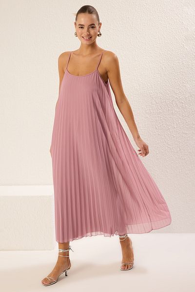Trendyol Collection Ευέλικτο Maxi Πλισέ Φόρεμα σε γραμμή Α - Πούδρα, ίσιο σκίσιμο TWOSS25EL00170