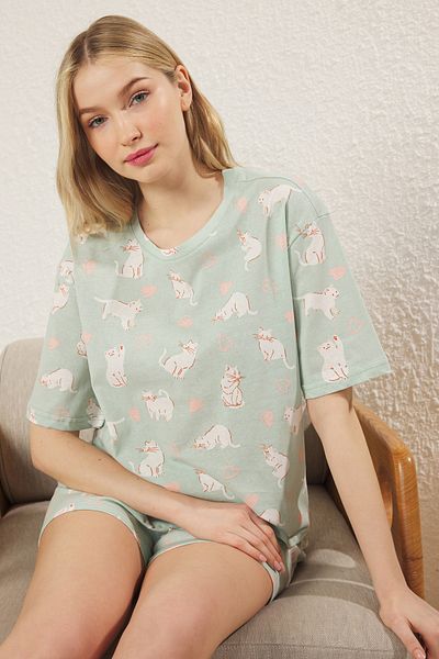 Trendyol Collection Pyjama-Set mit grüner Katze und herzförmigen Baumwoll-Shorts – THMSS25PT00240