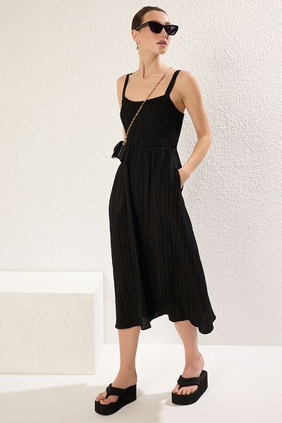 Trendyol Collection Μαύρη φούστα με ανοιχτή μέση Gipeli Midi Woven Φόρεμα TWOSS25EL00282