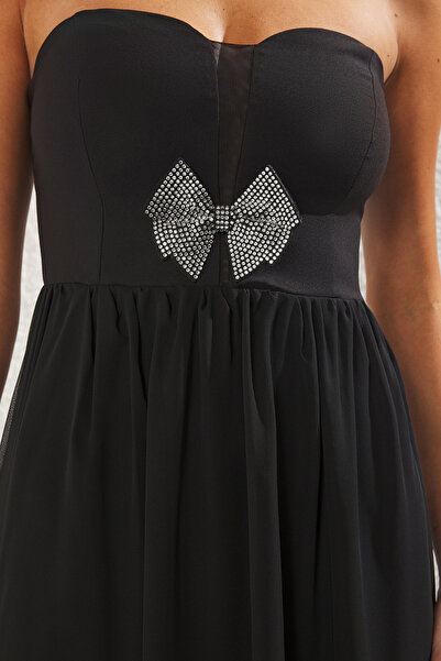 Trendyol Collection Φόρεμα A-Line Maxi με αξεσουάρ από μαύρη πέτρα Κομψό για τη νύχτα της αποφοίτησης TPRSS25AE00083