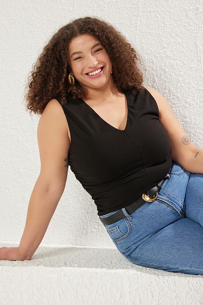 Trendyol Curve Schwarze gestrickte Plus-Size-Bluse