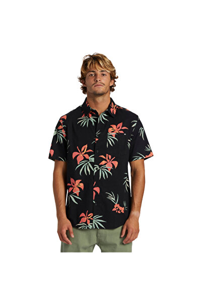 Quiksilver Apero Classic Ss - Simple and Stylish Design
