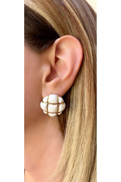 Store White Elegance Everyday Earrings