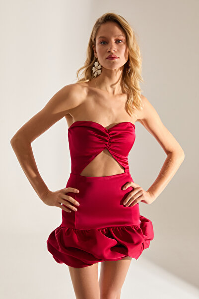 BETTY & SAM Farah Cut Out Straplez KIRMIZI Mini Gece Elbisesi