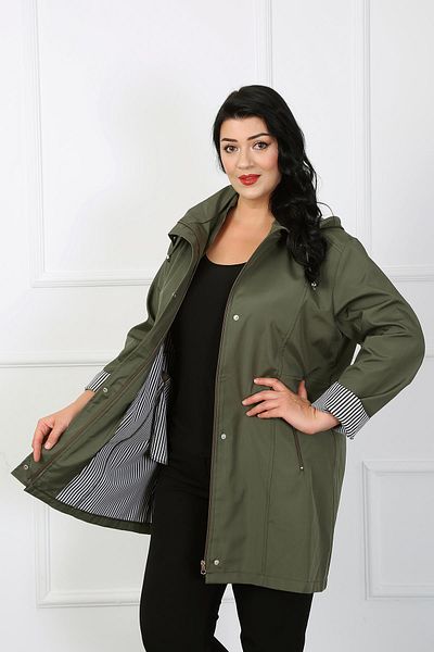 By Alba Collection Γυναικεία χακί ριγέ καμπαρντίνα μεγάλου μεγέθους