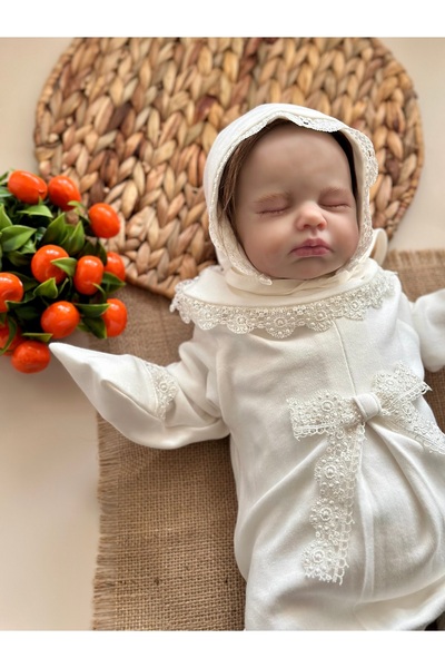 Mama Miel Baby إكرو بذلة وقبعة لحديثي الولادة مع شريط من الدانتيل