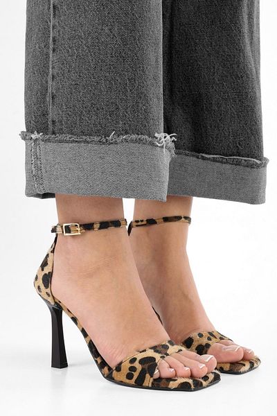 Shoeberry Damskie buty na obcasie z futrzanym wzorem w panterkę Vinetta