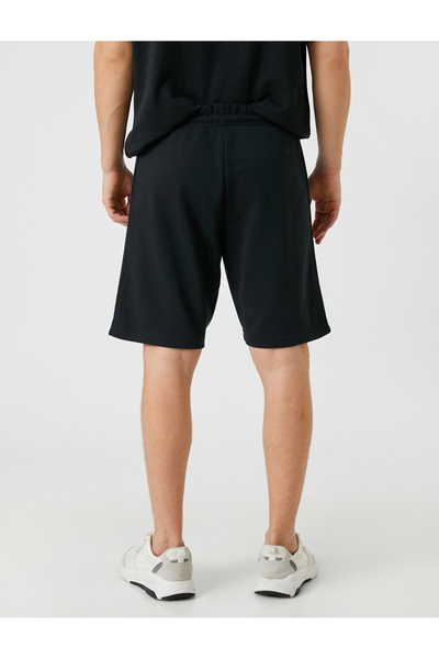 Koton Čipkované šortky v páse s vreckom na zips s detailným tenkým strihom