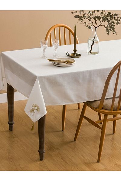 LC Waikiki Față de masă cu ciucuri brodate cu flori 150x150 Cm