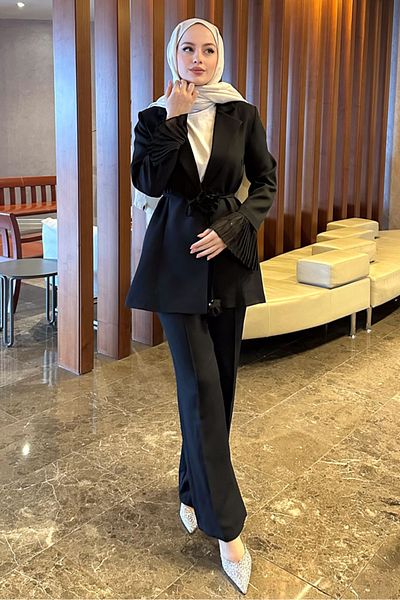 Ovn. Pilisei Helen Sleeves - Stylish Black Suit