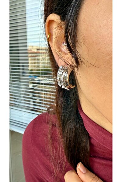 Ayşegülce Takılar Gümüş Kaplama Çift Pırlanta Baget Taş Işlemeli Alya Küpe