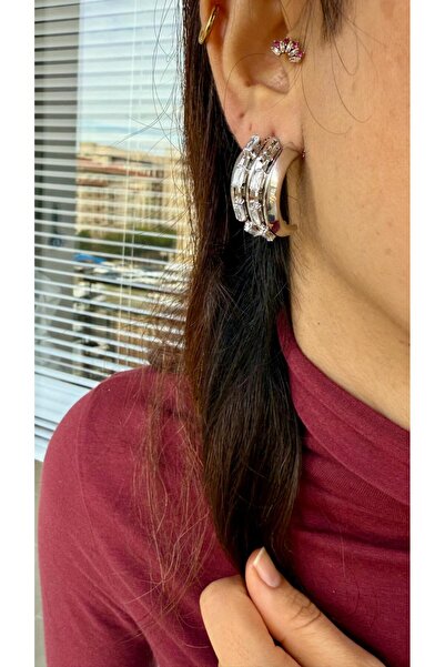 Ayşegülce Takılar Gümüş Kaplama Çift Pırlanta Baget Taş Işlemeli Alya Küpe