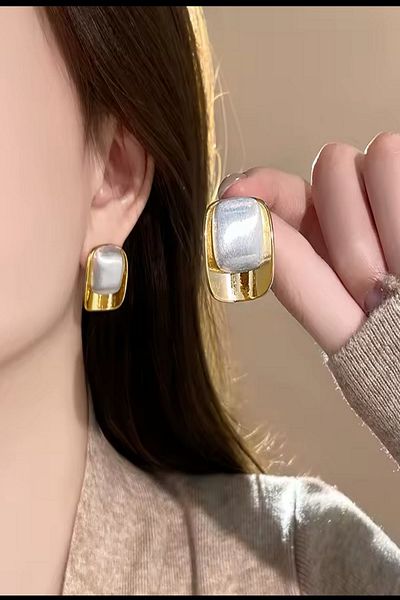 DEMOKAN Women's Earrings Imported Special Series Square Model Pearl Bombe Gold Frame Non Tarnish Earrings