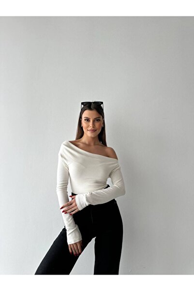 FASHION Γυναικεία κρεμ μπλούζα με ασύμμετρο λαιμόκοψη, μακρυμάνικο κορμάκι