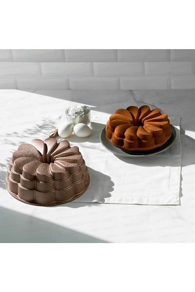 Nehir Magnolia Gold Cast Cake Mold 26 Cm