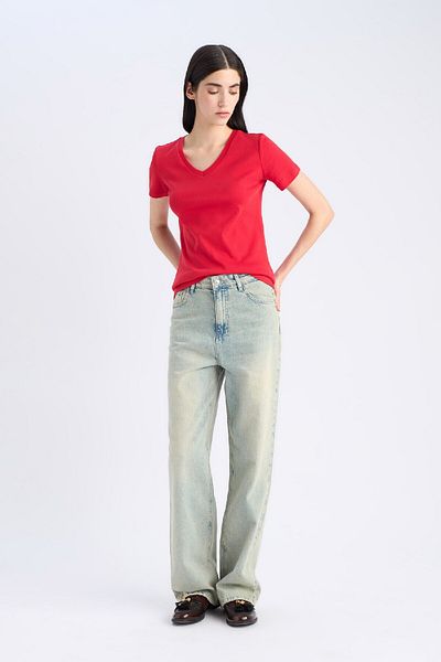 DeFacto Slim Fit Slim Fit V-Ausschnitt Basic Straight Rib Short Sleeve T-Shirt I1080az25sp