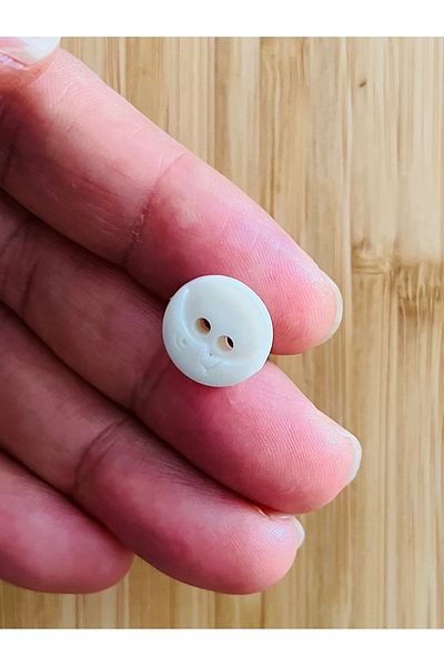 Öztürk Top-sewn cream baby button. 14mm. Bat pattern.