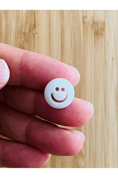 Öztürk Cream Baby Button with a Stitch from the Bottom. 15mm. The Smiling Face.