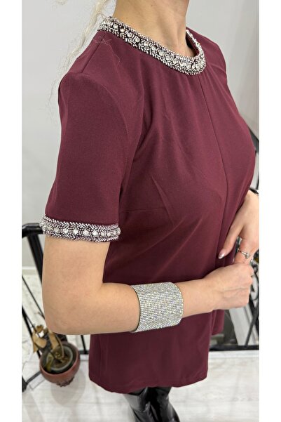 Flow Bordo boğazı kolları taşlı kısa elbise