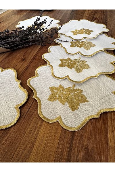 NURHAN HOME COLLECTION 6 Κοκτέιλ χαρτοπετσέτες παρουσίασης σε φύλλα με μοτίβο σε χρυσό χρώμα κεντημένες στο πλάι του καφέ