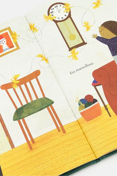 Blanca Gomez Un Pajaro En Casa Bird House Spanish Picture Book, Rust