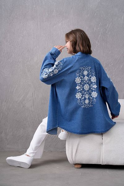 Miss Allos Jachetă kimono din denim pentru femei, cu broderie pe spate și mâneci