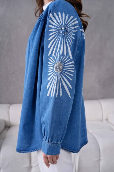 Miss Allos Γυναικείο τζιν κιμονό μπουφάν με παγιέτες και λεπτομέρεια από πέτρα στην πλάτη και στα μανίκια