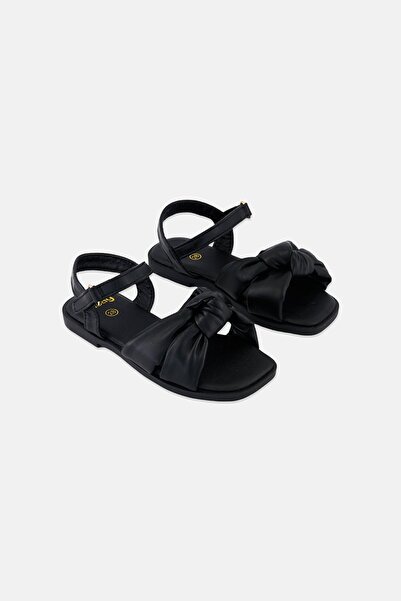 Sinsay صندل بإبزيم قابل للتعديل للبنات، أسود