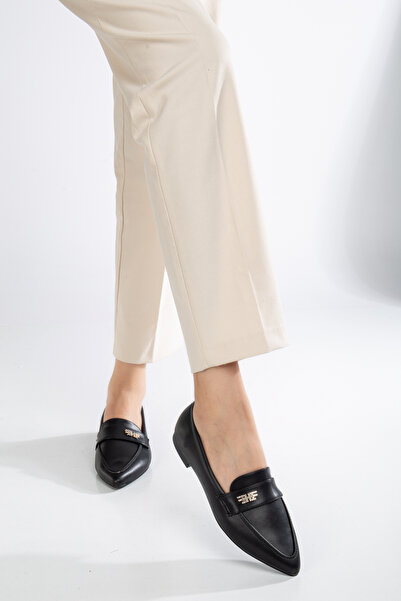 Genetti Kadın Sivri Burun Sade ve Şık Loafer Ayakkabı