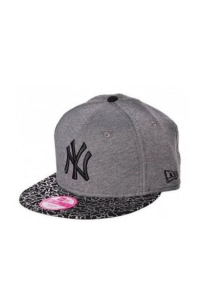 New Era Style Šiltovka tmavo šedá New Era 950W Cracked Foil Neyyan