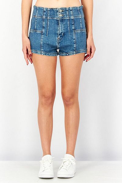 Free People شورت جينز مغسول للنساء، خذ يدي