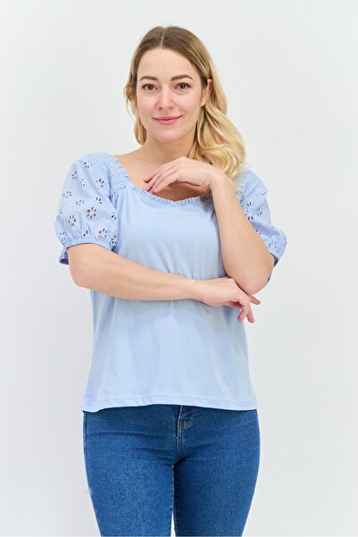 Nautica بلوزة نسائية مطرزة بأكمام قصيرة وأكتاف مكشوفة، باللون الأزرق