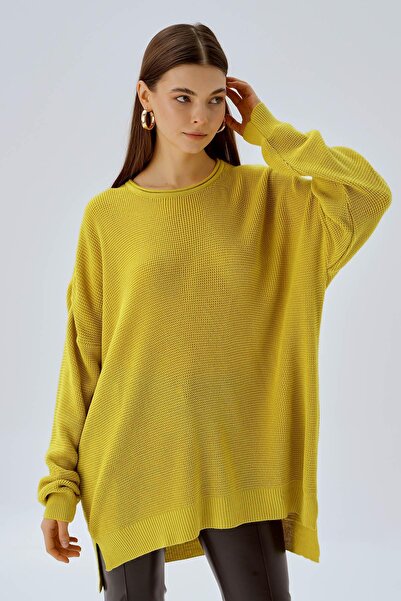 Rays 2210 Model guler rotund și pulover verde ulei cu detaliu cu șliț