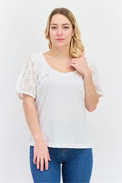 Nautica بلوزة نسائية مطرزة بأكمام قصيرة ورقبة دائرية، باللون الأبيض