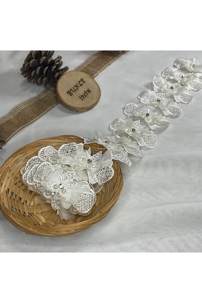 Bukle İplik 3.5 cm Wide Bow Tie Patterned Pearl and Crystal Tulle Detailed Guipure Strip - 1 Meter