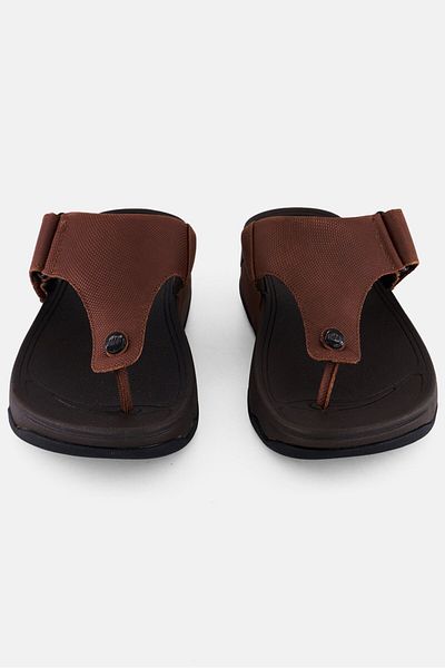 Fitflop صندل سهل الارتداء من الجلد المنقوش للرجال Trakk II، كابتشينو