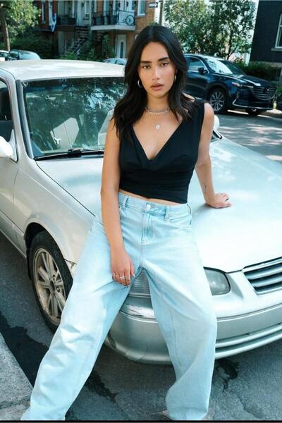 Seeh Дамски боди с качулка и черен деколте - Sh221