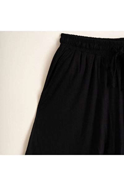 Penelope Baily Collection Black Women's Shorts S